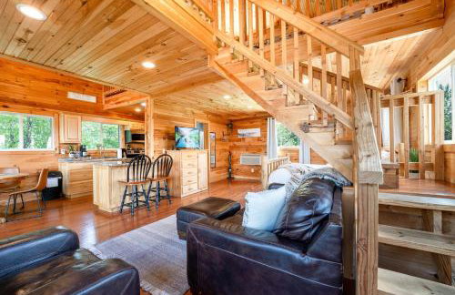 Cloud 9 Cabin with an indoor pool hot tub & fire pit - Foto 16