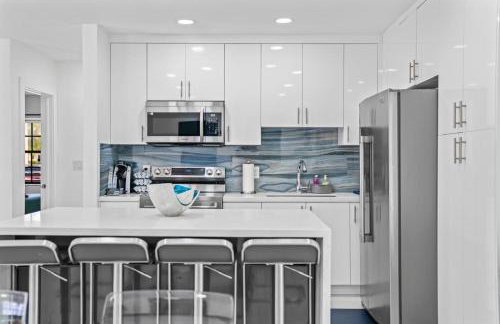 Luxury Vacation House in Miami’s Center! - Photo 12