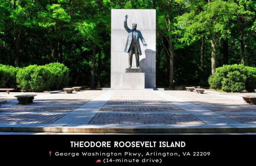 Charming 4BR Retreat in Arlington Sleeps 12 NearDC - Foto 51