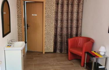 Halle, Bestes in Preis- Leistung- Lage, City, EG, 84 qm, SD, 1- 3 Doppelzimmer, extra für sie kostenlose TV Lounge extra Küche u Bad bis 6 Personen - Foto 30