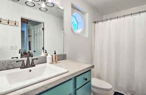 2 Mi to Sapphire Resort Home with Hot Tub and Games! - Foto 16