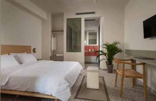 FOS Luxury Suites - Photo 46