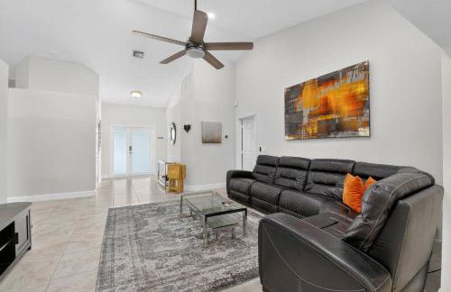 Family-Friendly Boca Gem! 4BR 3BA with Pool & Sauna - Foto 34