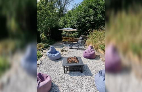 Modern and spacious 2 bedroom apartment with free parking - Photo 34