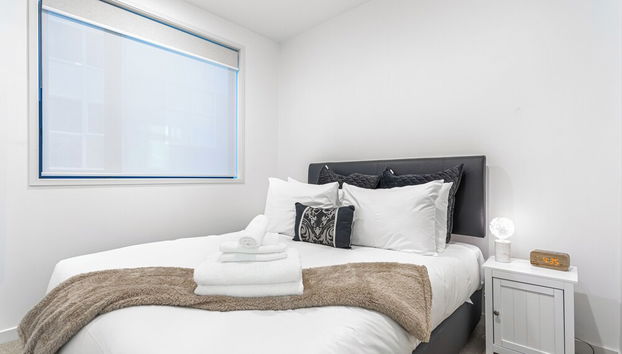 2BR CBD Gem with City Views by Zodiak Stays - Photo 2, Room