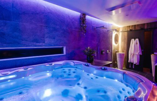 Love Room Les Private Places - Lit King Size et Jacuzzi Privé - Photo 8