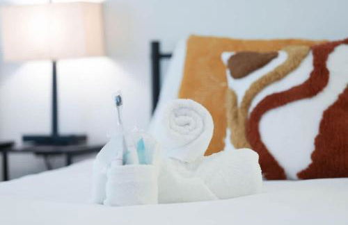 Modern Rooftop Townhome w Hot Tub & Skyline Views - Photo 24