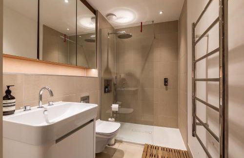 Stylish Family Home with Garden - Foto 33