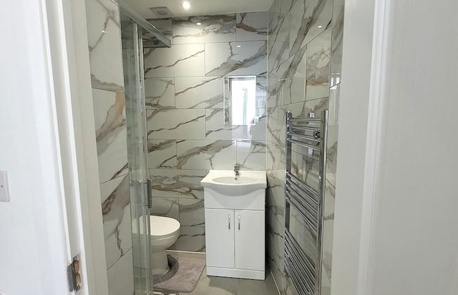 Tranquil Studio Retreat With Free Parking - Photo 7