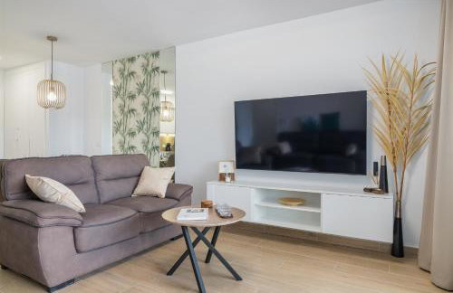 CASA ZUZA - AC, heated pool, 2 terraces, 2 bedrooms & bathrooms, tv channels - Foto 12