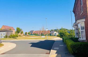 The Grand 4-Bed Ebbsfleet Home - Big Garden & Parking Space, Near Bluewater - Foto 53