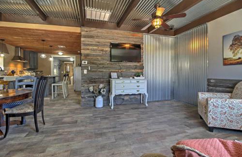 Newly Remodeled Home with Yard in Downtown Caliente! - Foto 4