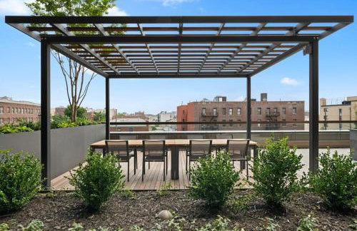 Sleek and Stylish Studio, Luxe Perks in Prime Spot - Photo 13