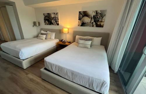 Studio BeachWalk, Ocean Breeze & 2 Full Beds - Foto 1