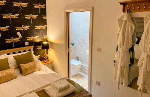 Tranquil retreat with hot tub - Photo 16