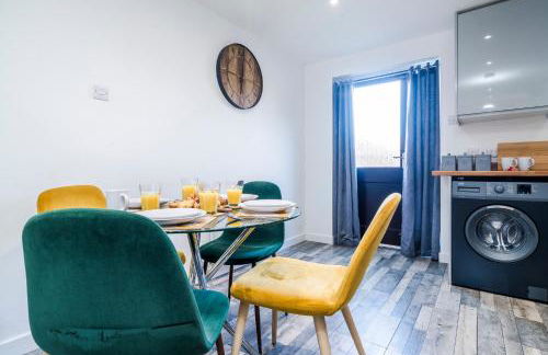 Free parking, Private Garden and Netflix, Charming Elegant 2 bedroom House Nottingham - Photo 27