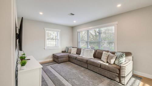 Patio and Fire Pit Retreat 2 Mi to Cape Cod Beaches - Foto 4