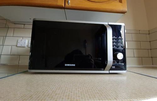 London Luxury 6 Bedroom Family House Sleeps 12 people Parking for 4 Cars Close to tube. - Foto 13