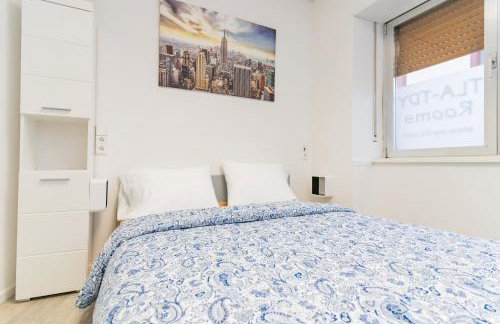 Private room #3 with Queen size, ground floor, AC, 2min to RAB - Foto 13