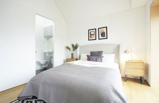 Stylish modern home in Manchester city centre with parking - Photo 24