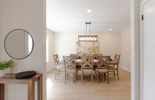 Large Luxury Home with Media Room and Game Room - 10 mins to Campus & Stadium - Foto 30