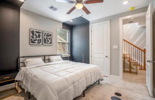 Spacious 3 Bed House near MD Anderson with Free Parking & Wi-Fi - Photo 39