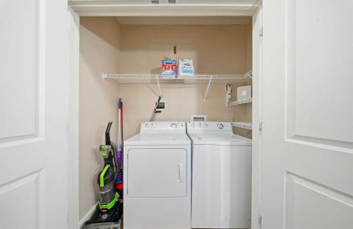 Stylish 2BR w Balcony, Pool & Pet-Friendly #15 - Foto 34