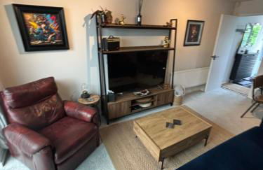 Redwing Retreat Bicester Village - Stylish Retreat Steps from the Shops - 2 Bed House with Garden and Parking - Foto 26