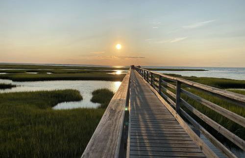 A Cozy Cape house steps to Restaurants & Beaches ~1.4 miles down scenic roads - Foto 48