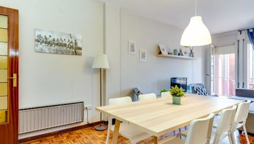 Spacious 4 Bedroom Apartment Fira BCN & Camp Nou - Foto 4