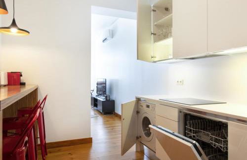 Chiado Stylish Bright Apt with AC - Photo 19