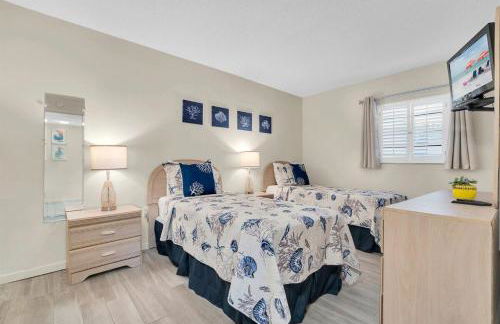 Sun Plaza by Coastal Chic Vacations - Private Beach Access with Pool and Tennis - Photo 4