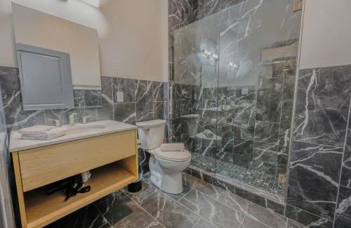 Classic and Chic Apartment 1 Bedroom - Photo 7