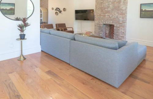 Spacious and Cozy St Louis Gem ABODEbucks - Photo 4