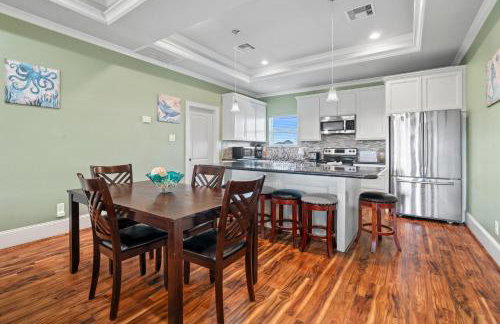 Charming Beachside Retreat: Steps from the Sand and Surf - Photo 9