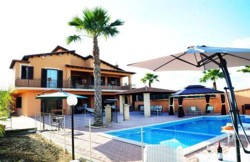 Villa Gioiosa Vacation in Sicily with private fenced pool & hydro-massage Please read, leggete, Host info before requesting - Foto 1