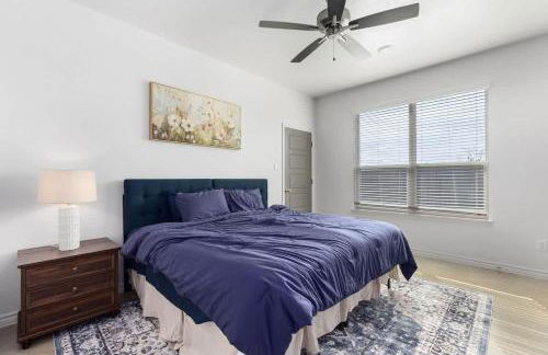 NEW 1 Story Townhome 6 BDs 5 Mile Baylor Scott & White Fenced Backyard - Professionally Managed by Stay Albatross - Foto 6