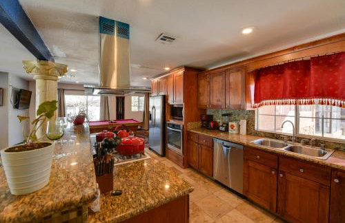 Elegant Home with Pool Table 3 Mi to Vegas Strip! - Foto 11