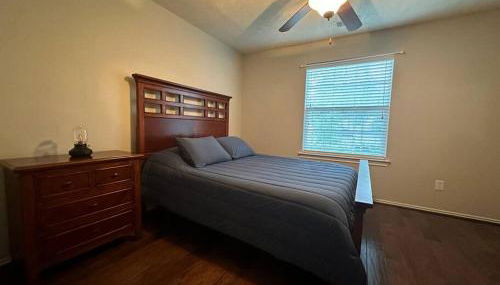 Cozy townhome in The Woodlands - Photo 4