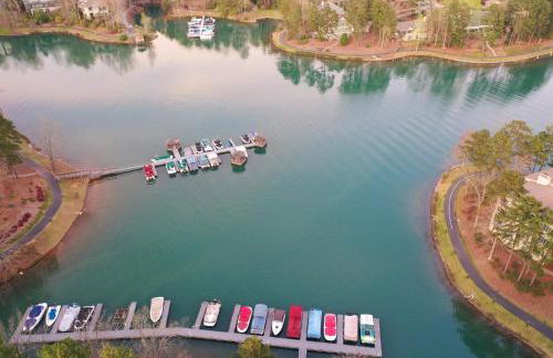 Lake front Keowee Condo with Balcony & Resort Amenities! 20 min to Clemson condo - Foto 38