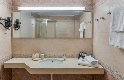 Arlen Beach Hotel - Photo 88