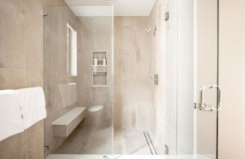 Contemporary Condo - Grill - Balcony - Tesoro - Foto 17