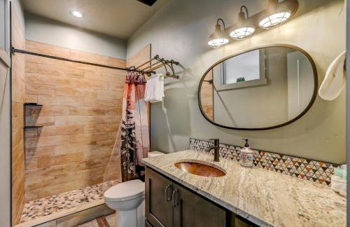 Camp 95 - Stunning Mountain Home - 4.5 Acres - Views - Hot Tub - Pet friendly - Private - Photo 36