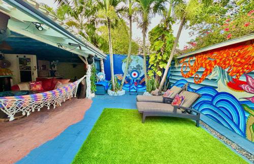 Artistic Retreat, King Suite with Private Balcony! - Foto 57