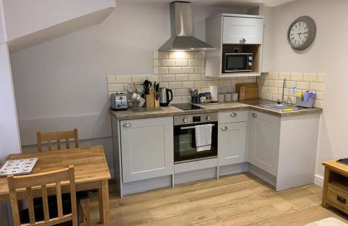 The Barn at Pentregaer Ucha, with tennis court and lake - Foto 15