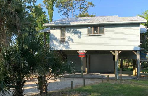 Beach Bum Paradise Edisto Beach with Pool - Photo 8