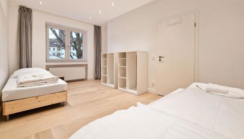 Tolstov Apartments - City Apartments with 1 or 2 Rooms - 15 Min to Messe DUS and Old Town DUS - Foto 3, wardrobe