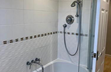 AB - Top floor 2 bed modern town centre apartment with parking for one vehicle - Foto 11