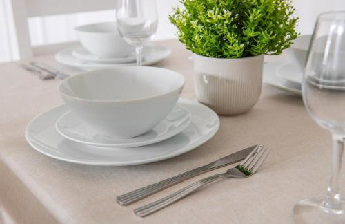 3BR Home with Garden & Free Parking - Foto 26