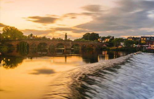 Stunning Period Townhouse with Garden, Walking Distance to Town - Photo 47